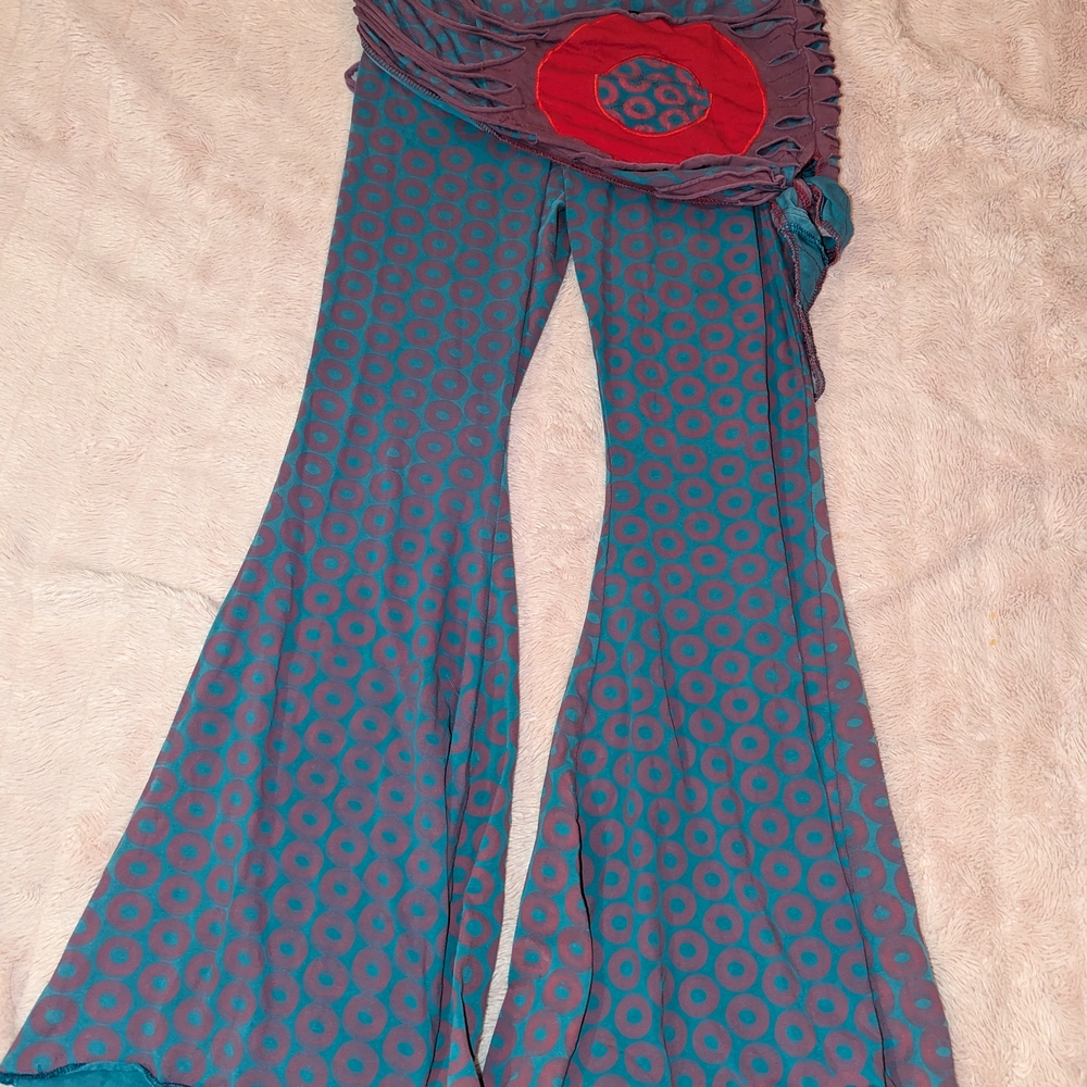 Jaxie's Unique Teal and Red Patterned Flare Leggings